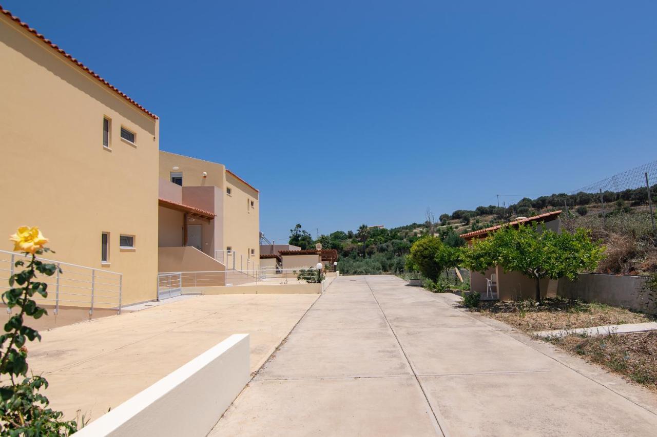 Yanni'S Villas Adelianos Kampos Exterior photo